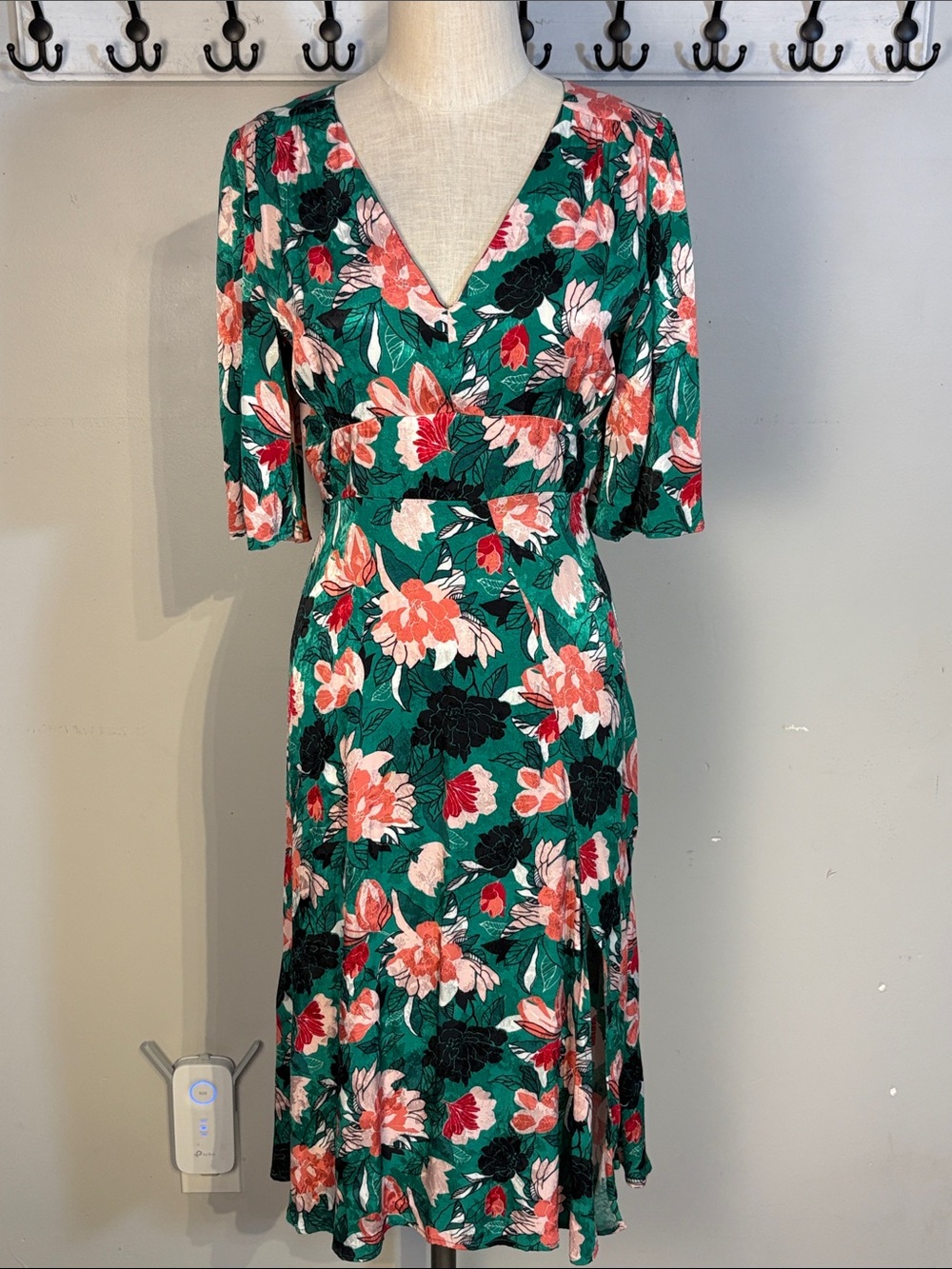 Floral V-Neck Midi Dress in Green and Coral size small